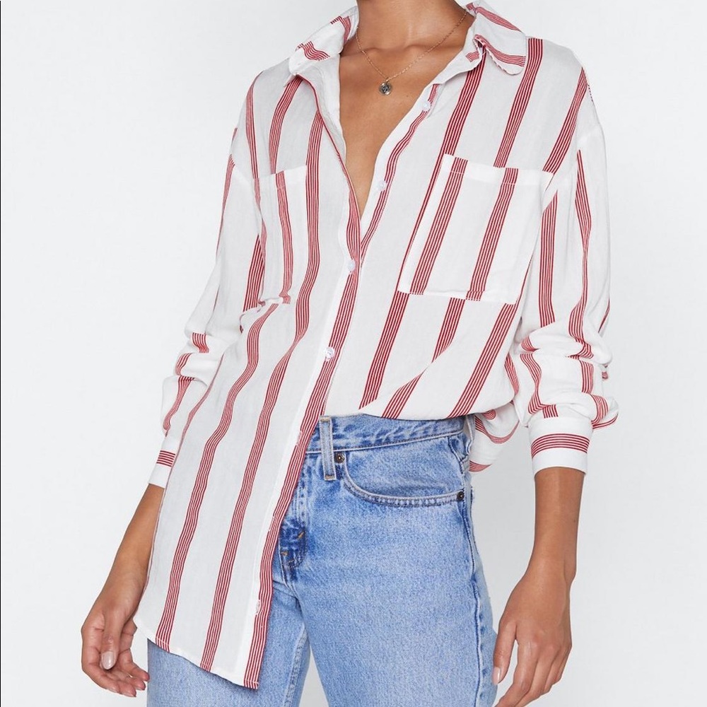 White top with red stripes.